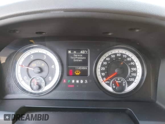 2016 Ram 1500 Tradesman z VIN 1C6RR7KM0GS237129, wystawiony jako IAAI lot #41217561 z przebiegiem 114 248 mil mil oraz . Historia ofert i sprzedaży dostępna na DreamBid. Obrazek 7.