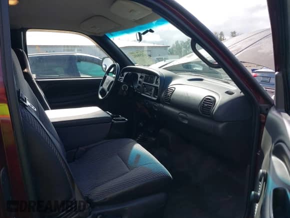 2000 Dodge 1500 with VIN 3B7HF13Z9YG138645, listed as a IAAI auction lot 42298492 with 138,898 mi miles and . Bid and sale history available at DreamBid. Image 5.