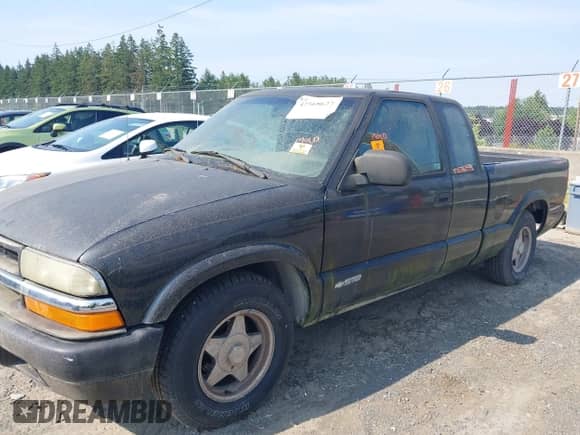 2003 Chevrolet S-10 LS с VIN 1GCCS19H338252420, выставлен на аукционе IAAI как лот 42568627 с пробегом 128 173 миль миль и . История ставок и продаж доступна на DreamBid. Изображение 6.