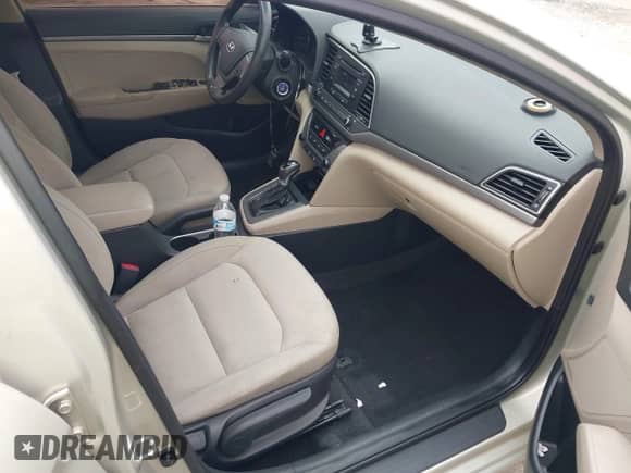 2017 Hyundai Elantra SE z VIN KMHD74LF7HU090140, wystawiony jako IAAI lot #43344449 z przebiegiem 125 156 mil mil oraz . Historia ofert i sprzedaży dostępna na DreamBid. Obrazek 5.