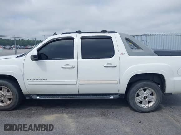 2011 Chevrolet Avalanche LT с VIN 3GNTKFE3XBG101145, выставлен на аукционе IAAI как лот 42714755 с пробегом 204 972 миль миль и . История ставок и продаж доступна на DreamBid. Изображение 14.