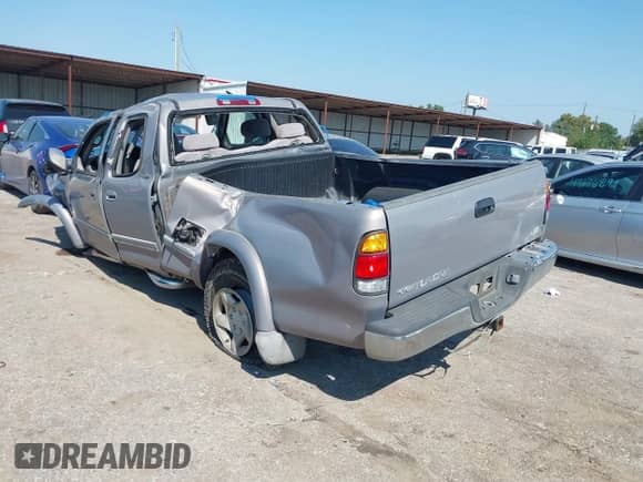 2002 Toyota Tundra Limited z VIN 5TBRT38152S228887, wystawiony jako IAAI lot #43129902 z przebiegiem Nie podano mil oraz . Historia ofert i sprzedaży dostępna na DreamBid. Obrazek 3.