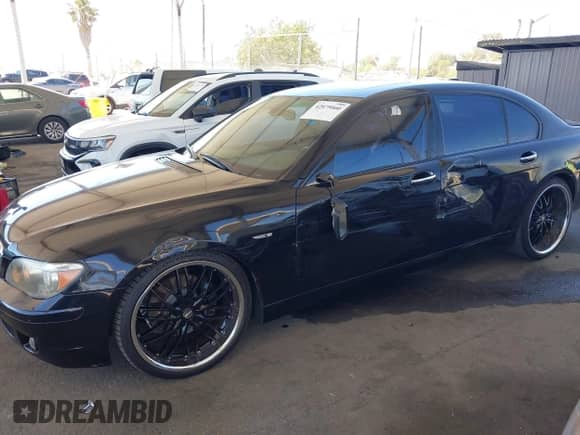 2007 BMW 7 Series 750Li z VIN WBAHN83577DT75894, wystawiony jako IAAI lot #42875060 z przebiegiem 103 400 mil mil oraz . Historia ofert i sprzedaży dostępna na DreamBid. Obrazek 2.