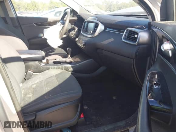 2019 Kia Sorento LX with VIN 5XYPG4A52KG491325, listed as a IAAI auction lot 43365300 with 206,525 mi miles and . Bid and sale history available at DreamBid. Image 5.