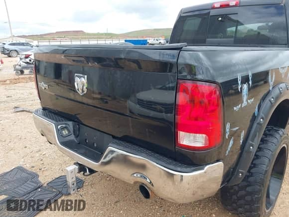 2011 Ram 1500 Big Horn z VIN 1D7RB1GT3BS657413, wystawiony jako IAAI lot #42208287 z przebiegiem 197 557 mil mil oraz . Historia ofert i sprzedaży dostępna na DreamBid. Obrazek 6.