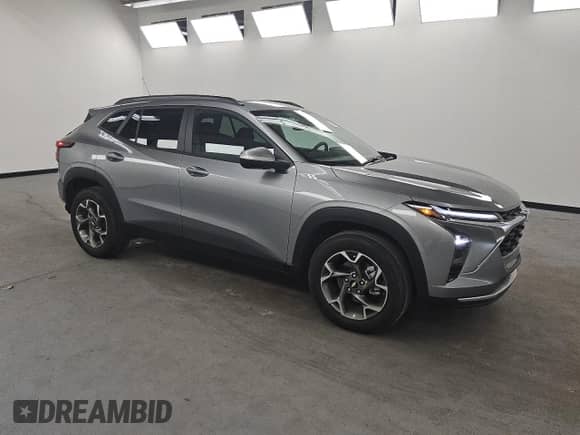 2025 Chevrolet Trax LT with VIN KL77LHEP5SC234028, listed as a Copart auction lot 85330485 with 12,509 mi miles and Salvage title. Bid and sale history available at DreamBid. Image 4.