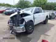 2018 Ram 1500 Big Horn z VIN 1C6RR7GT7JS106481, wystawiony jako IAAI lot #42441574 z przebiegiem 179 700 mil mil oraz . Historia ofert i sprzedaży dostępna na DreamBid. Obrazek 2.