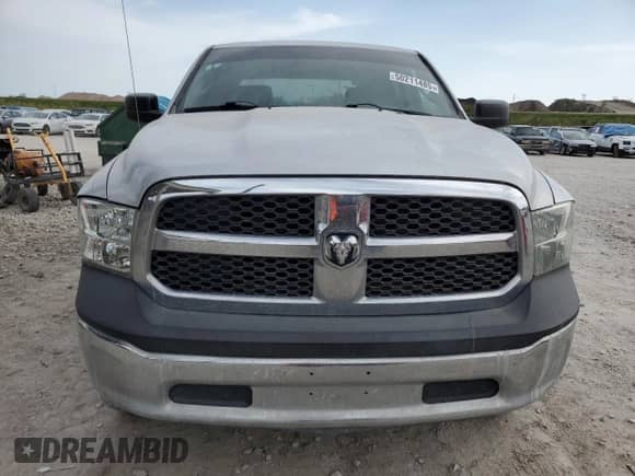 2016 Ram 1500 Tradesman z VIN 1C6RR6KG7GS107112, wystawiony jako Copart lot #50211485 z przebiegiem 117 078 mil mil oraz Czysty tytuł • Clean title. Historia ofert i sprzedaży dostępna na DreamBid. Obrazek 5.