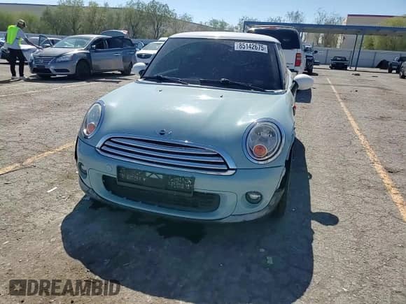 2012 MINI Hardtop с VIN WMWSU3C54CT542370, выставлен на аукционе Copart как лот 85142675 с пробегом 89 120 миль миль и Списание • Salvage title. История ставок и продаж доступна на DreamBid. Изображение 13.