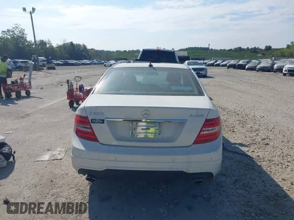 2012 Mercedes-Benz C 300 Sport с VIN WDDGF8BB2CA648843, выставлен на аукционе IAAI как лот 43238906 с пробегом 157 941 миль миль и . История ставок и продаж доступна на DreamBid. Изображение 15.