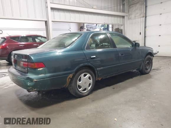 1997 Toyota Camry LE z VIN 4T1BF22K1VU022702, wystawiony jako IAAI lot #43368654 z przebiegiem 300 633 mil mil oraz . Historia ofert i sprzedaży dostępna na DreamBid. Obrazek 4.