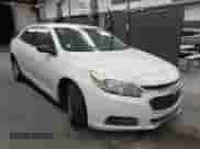 2015 Chevrolet Malibu LS z VIN 1G11B5SL8FF299741, wystawiony jako IAAI lot #43359561 z przebiegiem 118 696 mil mil oraz . Historia ofert i sprzedaży dostępna na DreamBid. Obrazek 1.