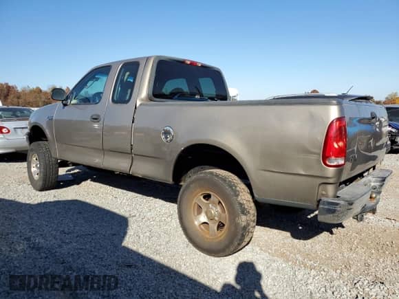 2004 Ford F-150 XL z VIN 2FTRX17224CA37520, wystawiony jako Copart lot #77606304 z przebiegiem Nie podano mil oraz Czysty tytuł • Clean title. Historia ofert i sprzedaży dostępna na DreamBid. Obrazek 2.