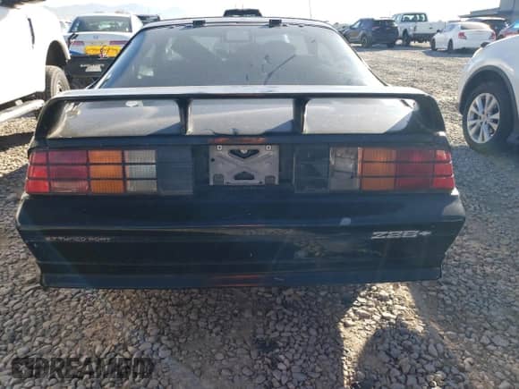 1991 Chevrolet Camaro с VIN 1G1FP23F0ML137552, выставлен на аукционе Copart как лот 74222994 с пробегом 131 039 миль миль и Списание • Salvage title. История ставок и продаж доступна на DreamBid. Изображение 6.