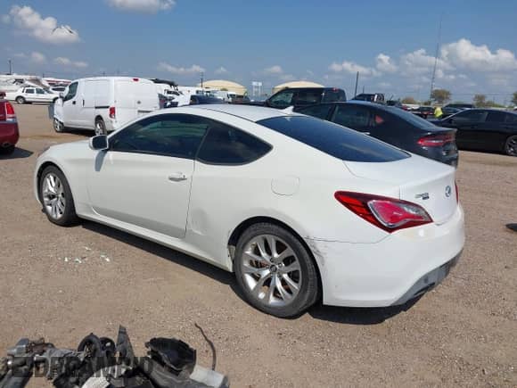 2013 Hyundai Genesis Coupe 2.0T с VIN KMHHT6KD4DU086808, выставлен на аукционе IAAI как лот 43360543 с пробегом Не указан миль и . История ставок и продаж доступна на DreamBid. Изображение 3.