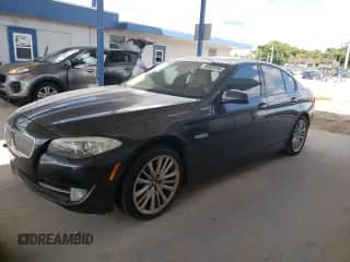 2011 BMW 5 Series 550i с VIN WBAFR9C52BC758481, выставлен на аукционе Copart как лот 90065485 с пробегом Не указан миль и Чистый • Clean title. История ставок и продаж доступна на DreamBid. Изображение 1.