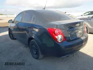 2013 Chevrolet Sonic LS с VIN 1G1JA5SH0D4210770, выставлен на аукционе IAAI как лот 43362167 с пробегом 145 661 миль миль и . История ставок и продаж доступна на DreamBid. Изображение 3.