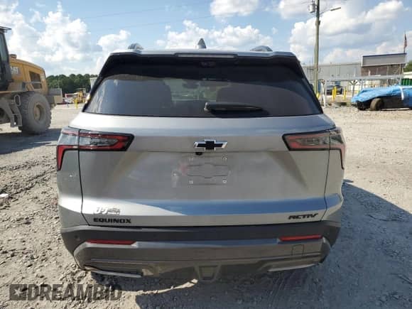 2025 Chevrolet Equinox FWD ACTIV z VIN 3GNAXKEG5SL185287, wystawiony jako Copart lot #66113715 z przebiegiem 13 256 mil mil oraz Szkoda całkowita • Salvage title. Historia ofert i sprzedaży dostępna na DreamBid. Obrazek 6.