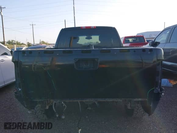2011 Chevrolet Silverado 1500 LT z VIN 1GCRCSE08BZ276587, wystawiony jako IAAI lot #42464061 z przebiegiem 134 318 mil mil oraz . Historia ofert i sprzedaży dostępna na DreamBid. Obrazek 17.