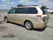 2012 Toyota Sienna LE AAS с VIN 5TDKK3DCXCS219252, выставлен на аукционе Copart как лот 80136015 с пробегом 142 864 миль миль и Списание • Salvage title. История ставок и продаж доступна на DreamBid. Изображение 2.