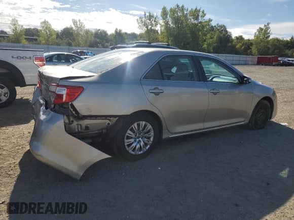 2013 Toyota Camry L z VIN 4T1BF1FK2DU706077, wystawiony jako Copart lot #81313915 z przebiegiem 205 250 mil mil oraz Czysty tytuł • Clean title. Historia ofert i sprzedaży dostępna na DreamBid. Obrazek 3.