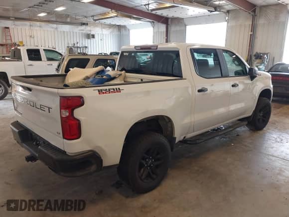 2020 Chevrolet Silverado 1500 LT Trail Boss z VIN 1GCPYFED4LZ321383, wystawiony jako IAAI lot #43285834 z przebiegiem 201 627 mil mil oraz . Historia ofert i sprzedaży dostępna na DreamBid. Obrazek 4.