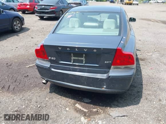 2009 Volvo S60 2.5T with VIN YV1RS592692736309, listed as a IAAI auction lot 42323642 with 121,141 mi miles and . Bid and sale history available at DreamBid. Image 6.