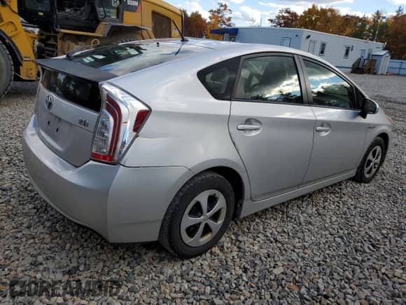 2012 Toyota Prius Three with VIN JTDKN3DU5C1543738, listed as a Copart auction lot 82767905 with 311,719 mi miles and Clean title. Bid and sale history available at DreamBid. Image 3.