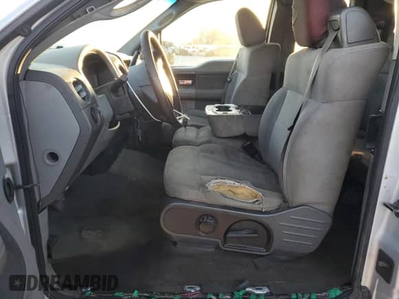 2006 Ford F-150 STX с VIN 1FTRX12W96NB49173, выставлен на аукционе Copart как лот 87278115 с пробегом 231 896 миль миль и На запчасти • Non repairable. История ставок и продаж доступна на DreamBid. Изображение 7.