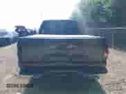2005 Chevrolet Silverado 1500 LS z VIN 2GCEK13T051336111, wystawiony jako IAAI lot #42639214 z przebiegiem 224 915 mil mil oraz . Historia ofert i sprzedaży dostępna na DreamBid. Obrazek 16.