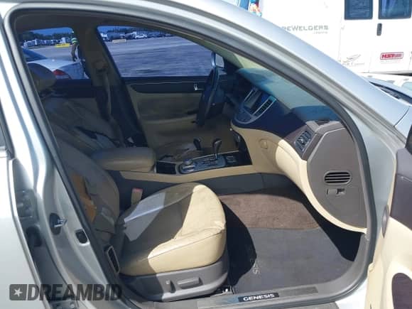 2009 Hyundai Genesis with VIN KMHGC46FX9U042296, listed as a IAAI auction lot 43340609 with 188,765 mi miles and . Bid and sale history available at DreamBid. Image 5.