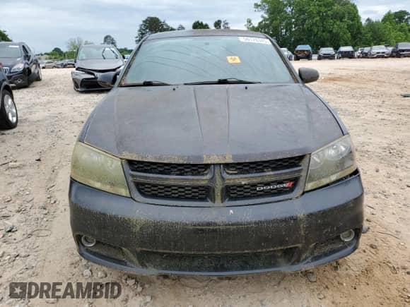 2014 Dodge Avenger SXT z VIN 1C3CDZCB9EN104620, wystawiony jako Copart lot #56176345 z przebiegiem Nie podano mil oraz Czysty tytuł • Clean title. Historia ofert i sprzedaży dostępna na DreamBid. Obrazek 5.