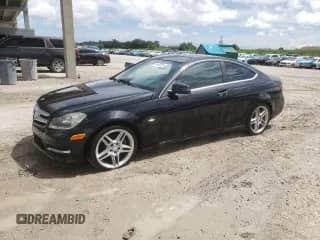 2012 Mercedes-Benz C 250 с VIN WDDGJ4HB4CF770038, выставлен на аукционе Copart как лот 81602255 с пробегом 92 281 миль миль и Чистый • Clean title. История ставок и продаж доступна на DreamBid. Изображение 1.