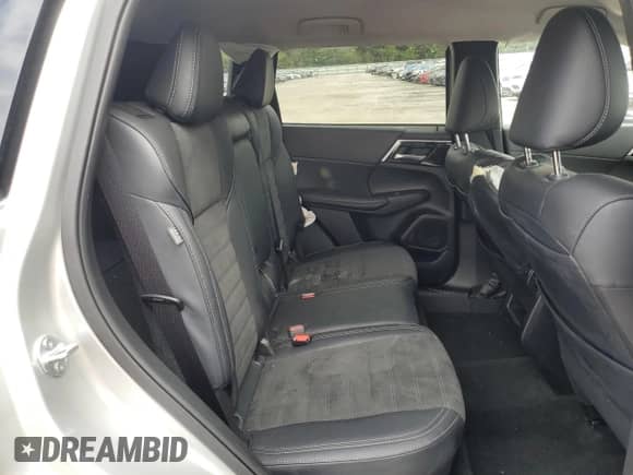 2024 Mitsubishi Outlander SE with VIN JA4J4VA82RZ067938, listed as a Copart auction lot 84743645 with 41,838 mi miles and Clean title. Bid and sale history available at DreamBid. Image 11.