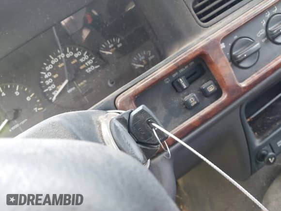 1998 Jeep Grand Cherokee с VIN 1J4FX48SXWC299291, выставлен на аукционе IAAI как лот 43122863 с пробегом 204 231 миль миль и . История ставок и продаж доступна на DreamBid. Изображение 11.