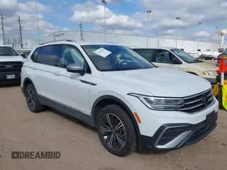2024 Volkswagen Tiguan Wolfsburg Edition с VIN 3VV5B7AX8RM233687, выставлен на аукционе IAAI как лот 41504709 с пробегом 2 387 миль миль и . История ставок и продаж доступна на DreamBid. Изображение 1.