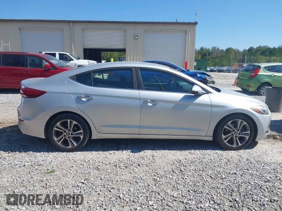 2017 Hyundai Elantra SE с VIN 5NPD84LF2HH089117, выставлен на аукционе IAAI как лот 43421646 с пробегом 240 381 миль миль и . История ставок и продаж доступна на DreamBid. Изображение 13.