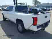 2024 Toyota Tacoma SR5 с VIN 3TYLB5JN4RT009863, выставлен на аукционе IAAI как лот 41610115 с пробегом 8 355 миль миль и . История ставок и продаж доступна на DreamBid. Изображение 3.