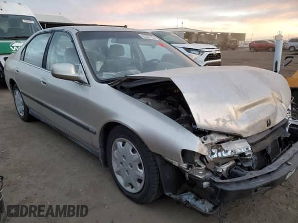 1995 Honda Accord LX z VIN 1HGCD5638SA151859, wystawiony jako Copart lot #85007704 z przebiegiem 137 901 mil mil oraz Szkoda całkowita • Salvage title. Historia ofert i sprzedaży dostępna na DreamBid. Obrazek 4.