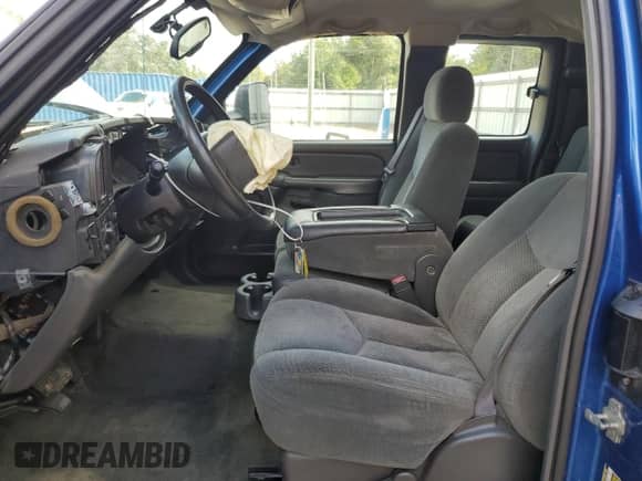 2004 Chevrolet Silverado 1500 LS с VIN 2GCEC19V841240098, выставлен на аукционе Copart как лот 87071255 с пробегом 148 001 миль миль и Списание • Salvage title. История ставок и продаж доступна на DreamBid. Изображение 7.