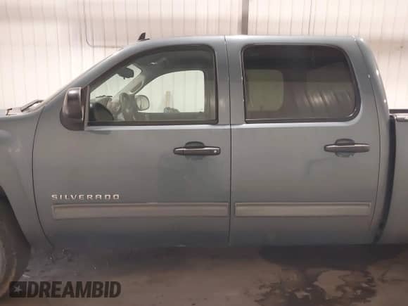2011 Chevrolet Silverado 1500 LS z VIN 3GCPKREA7BG342977, wystawiony jako IAAI lot #42875452 z przebiegiem 203 897 mil mil oraz . Historia ofert i sprzedaży dostępna na DreamBid. Obrazek 14.
