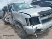 2007 Chevrolet Avalanche LTZ z VIN 3GNEC120X7G116612, wystawiony jako IAAI lot #42276574 z przebiegiem Nie podano mil oraz . Historia ofert i sprzedaży dostępna na DreamBid. Obrazek 14.