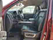 2020 Ram 1500 Laramie z VIN 1C6SRFJMXLN250072, wystawiony jako Copart lot #81462675 z przebiegiem 139 098 mil mil oraz Czysty tytuł • Clean title. Historia ofert i sprzedaży dostępna na DreamBid. Obrazek 7.