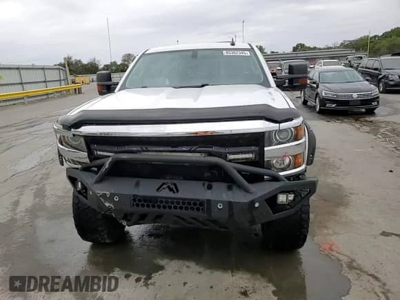 2018 Chevrolet Silverado 2500HD LTZ z VIN 1GC1KWEG4JF208534, wystawiony jako Copart lot #85362345 z przebiegiem 104 051 mil mil oraz Szkoda całkowita • Salvage title. Historia ofert i sprzedaży dostępna na DreamBid. Obrazek 13.