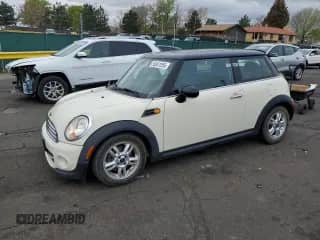2013 MINI Hardtop с VIN WMWSU3C59DT370323, выставлен на аукционе Copart как лот 55041055 с пробегом 118 721 миль миль и Списание • Salvage title. История ставок и продаж доступна на DreamBid. Изображение 1.