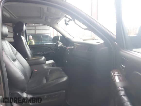 2013 Chevrolet Suburban LT с VIN 1GNSKJE7XDR100971, выставлен на аукционе IAAI как лот 43432702 с пробегом 310 656 миль миль и . История ставок и продаж доступна на DreamBid. Изображение 5.