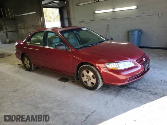 2001 Honda Accord EX z VIN 1HGCG16501A049696, wystawiony jako Copart lot #82298905 z przebiegiem 262 838 mil mil oraz Szkoda całkowita • Salvage title. Historia ofert i sprzedaży dostępna na DreamBid. Obrazek 4.