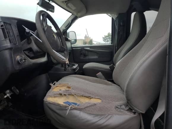 2013 Chevrolet Express Passenger 1LT with VIN 1GAZGYFG7D1130758, listed as a Copart auction lot 86925024 with 152,802 mi miles and Salvage title. Bid and sale history available at DreamBid. Image 7.