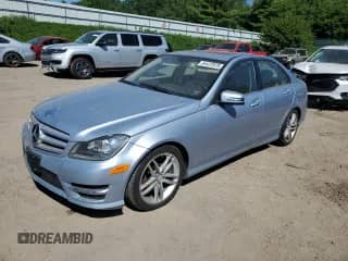 2013 Mercedes-Benz C 300 Luxury z VIN WDDGF8AB0DA783337, wystawiony jako Copart lot #64472975 z przebiegiem 113 348 mil mil oraz Czysty tytuł • Clean title. Historia ofert i sprzedaży dostępna na DreamBid. Obrazek 1.