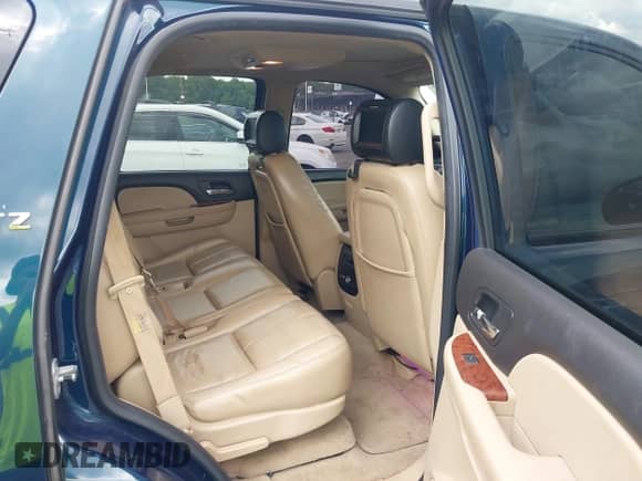2007 Chevrolet Tahoe LT с VIN 1GNFK13067J153726, выставлен на аукционе IAAI как лот 43123178 с пробегом 186 018 миль миль и . История ставок и продаж доступна на DreamBid. Изображение 8.